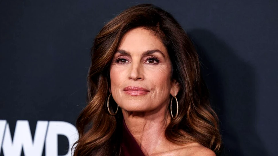 Cindy Crawford și secretul îmbătrânirii frumoase: Cum se menține în formă la 60 de ani?