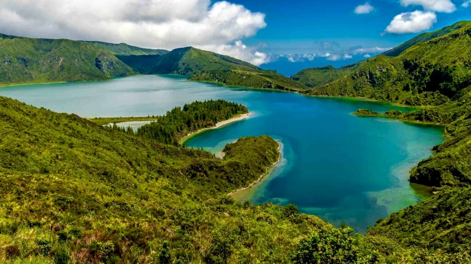 Arhipelagul Azore, una dintre cele mai spectaculoase destinații europene pentru vacanțele de vară