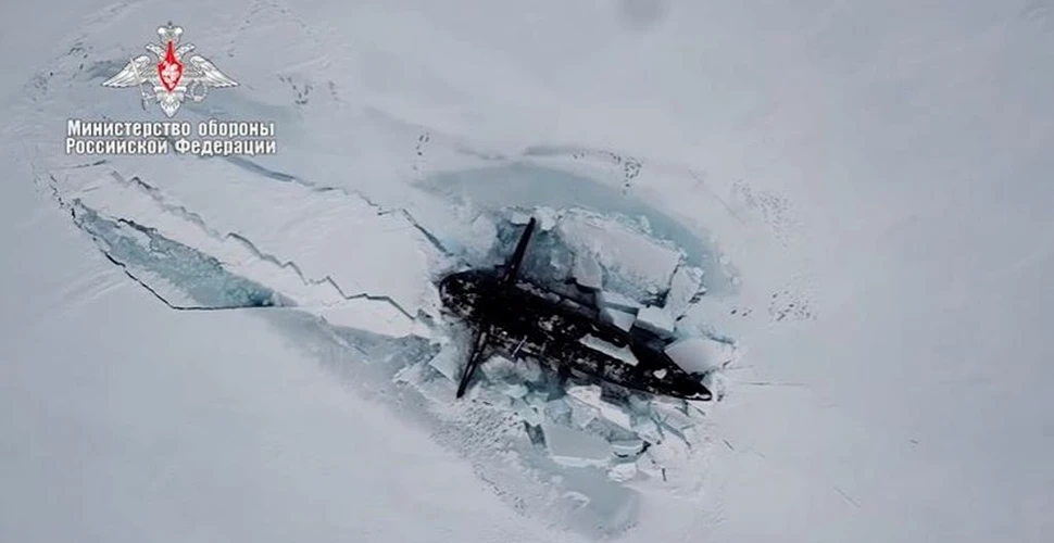 Submarine rusești au spart gheața din Arctica și au ieșit la suprafață simultan „pentru prima oară în istoria Marinei”