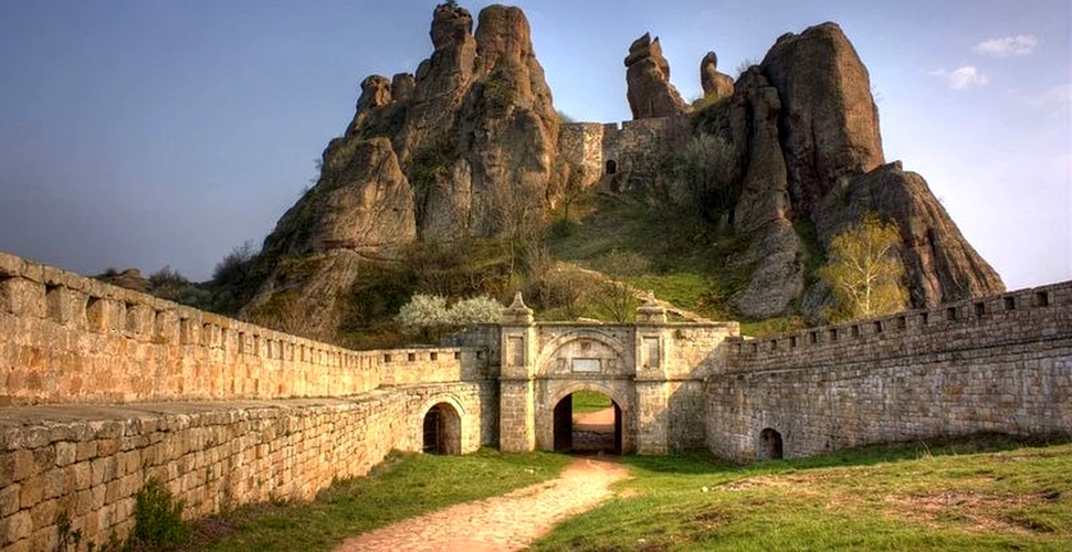 ISTORIA frumoasei fortăreţe Belogradchik, din Bulgaria. În secolul XIX a fost locul decapitării revoluţionarilor capturaţi. FOTO