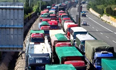 Mii de vehicule sunt blocate intr-un ambuteiaj de 120 km in China (VIDEO)