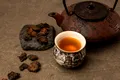 Cum verifică experții autenticitatea unui ceai Pu-erh vechi. Industria falsurilor din spatele ceaiurilor de colecție
