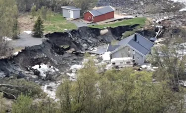 Momentul în care o parte dintr-un sat din Norvegia este înghițit de ape din cauza unei alunecări de teren