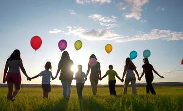 Toată viața a crezut că nu are familie, dar un test ADN a dezvăluit 50 de rude din toată lumea