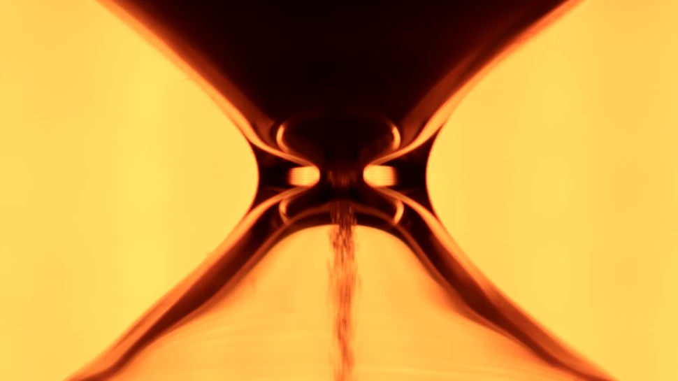 Razele cosmice au transformat nisipul antic într-o mașină a timpului