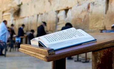 Cât de grea era viaţa pentru creştini şi evrei atunci când arabii controlau Ierusalimul. În şcolile creştine se preda Coranul, iar drumul către Hotelul Intercontinental a fost pavat cu pietrele de mormânt ale evreilor
