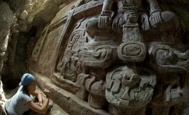 Descoperire „extraordinară”: arheologii au găsit o sculptură maya uriaşă