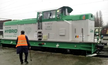 A fost prezentată prima locomotivă hibrid de manevră construită în România