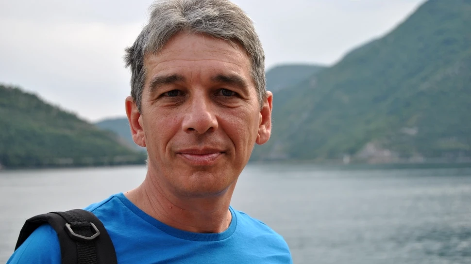 Interviu Descoperă. Chirurgul şi scriitorul de SF Florin Chirculescu aka Sebastian A. Corn, despre Exodul omenirii de pe Pământ: ”Ne trebuie un Moise care să ne scoată din impas”