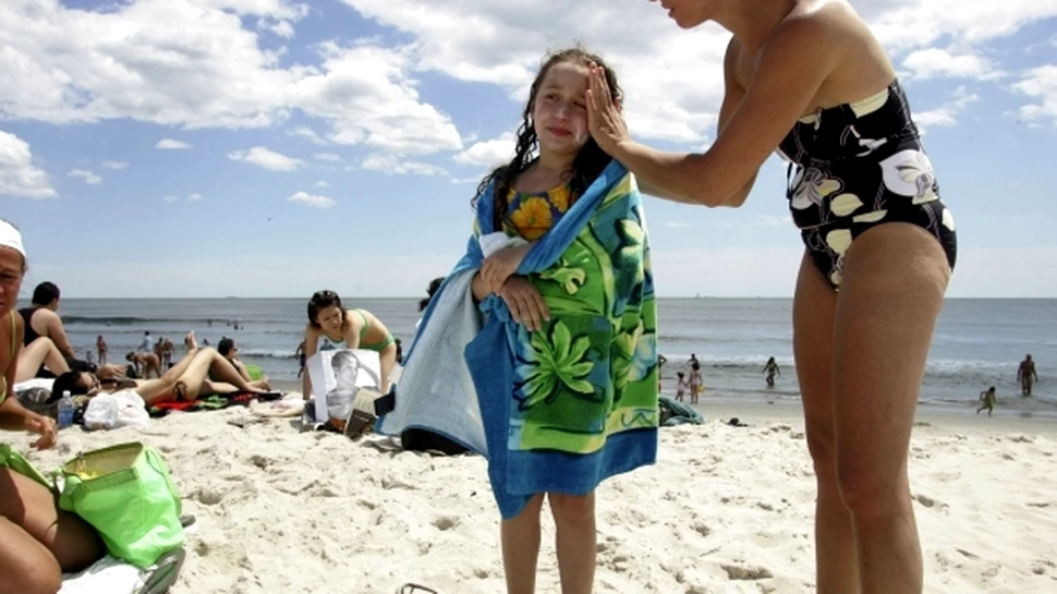 Cremele de plajă cu factor de protecţie 15 nu protejează împotriva cancerului de piele!