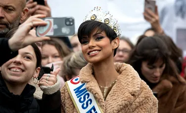 Miss Franța 2024, hărțuită pe Internet. Emmanuel Macron a sărit în ajutorul ei