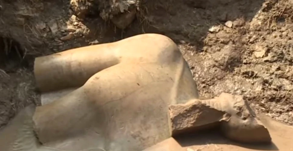 Descoperire extraordinară! O statuie IMENSĂ a faraonului Ramses al-II-lea a fost descoperită în nămolul de la periferia unui oraş-Galerie Foto