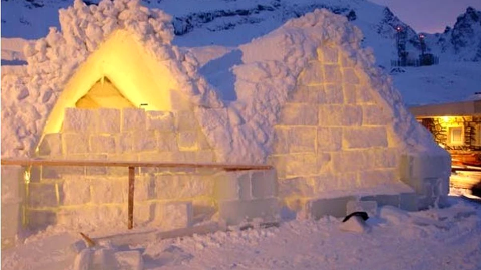 Hotelul de Gheaţă de la Bâlea Lac, construit în condiţii extreme – temperaturi sub zero grade, vânt de 100 km/h – FOTO