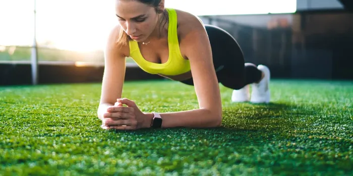 Exercițiile „statice” care pot înlocui mersul la sală: 14 minute, de trei ori pe săptămână