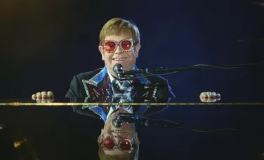 Elton John nu mai vede „cu ochiul drept de patru luni” și nici stângul nu este prea „grozav”