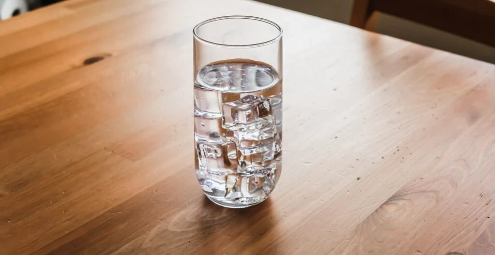 Recomandarea de opt pahare de apă pe zi, excesivă pentru majoritatea oamenilor, arată un studiu