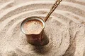 Test de cultură generală. De ce turcii fac cafea la nisip?