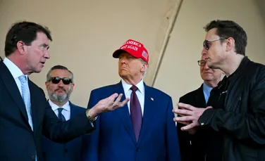 Vânzările Tesla s-au redus la jumătate în Europa, în timp ce Elon Musk se implică tot mai mult în politică