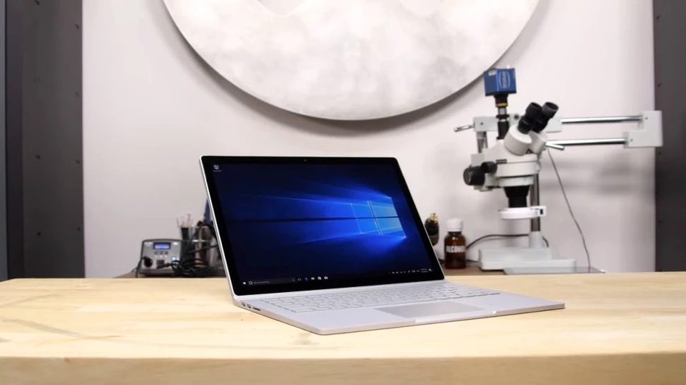 Microsoft Surface Book 2: Tableta care nu poate fi reparată
