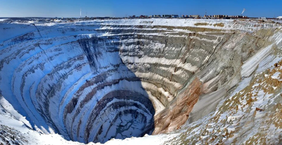 Craterele misterioase apărute în Siberia ar putea fi, în sfârșit, explicate