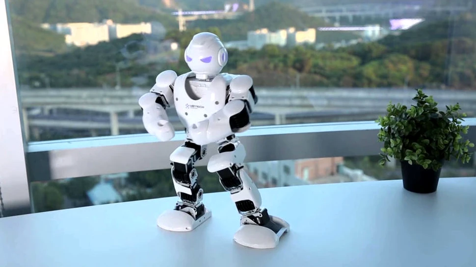 Roboţii umanoizi Alpha 1S, aduşi în premieră în România şi Europa – VDEO