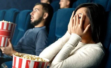 O companie vrea să plătească o persoană pentru a viziona 13 filme de groază. Suma pe care o va achita