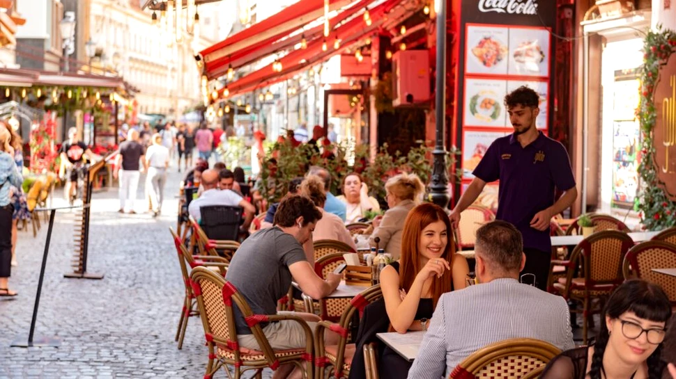 Românii și preferințele culinare: Care oraș din România este „capitala șaormei”?