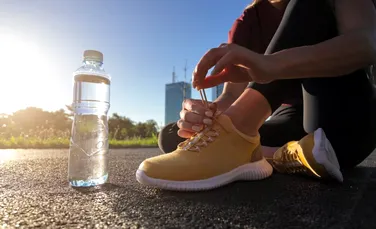 Te încăpățânezi să faci sport pe caniculă? Iată cum să faci exerciții fizice în siguranță pe căldură extremă