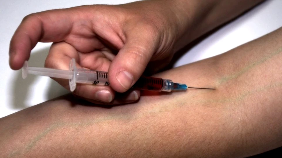 Un biohacker şi-a injectat secvenţe de ADN create din texte biblice şi din Coran