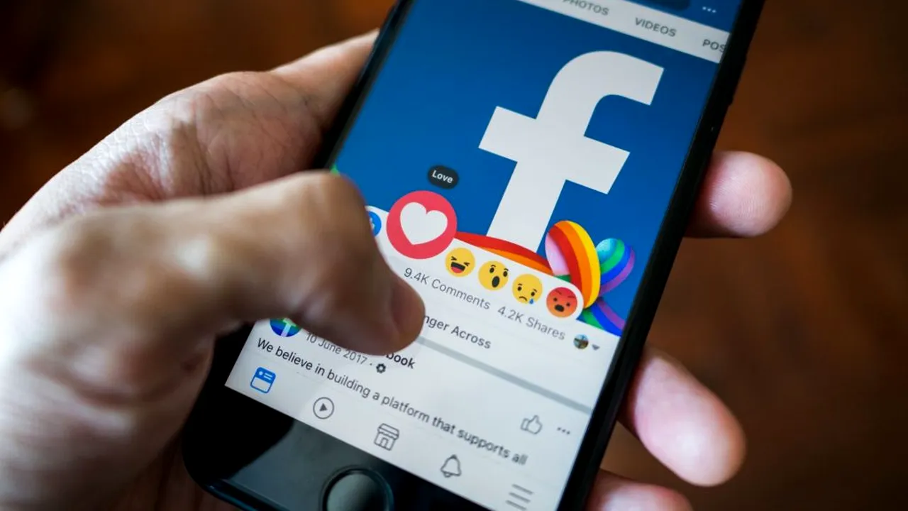 platforma facebook_shutterstock_1050961571_descopera 