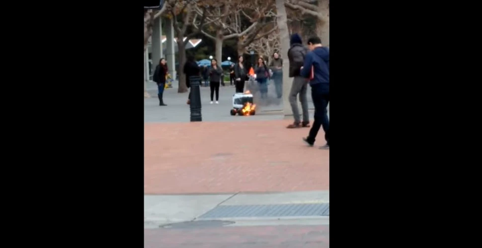 Un robot-chelner a luat foc în timp ce livra mâncarea