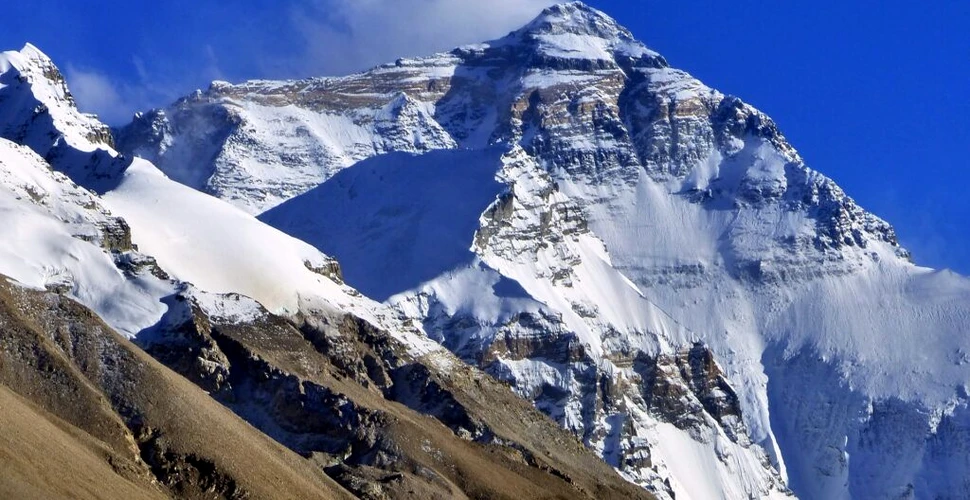 Un veteran nepalez, rămas fără ambele picioare, plănuiește să ajungă pe vârful Everest