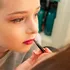 Copii de 8 ani care promovează rutine complexe de skincare pe TikTok. Specialiștii anunță un nou fenomen: „cosmeticorexia”