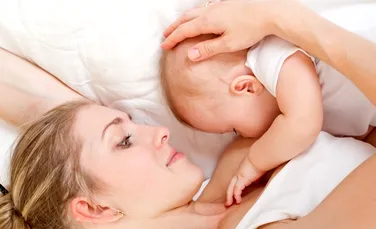 Bebeluşul tău doarme în pat cu tine? Specialiştii avertizează că îl expui la un risc major!
