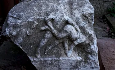 Bucată dintr-un sarcofag de epocă romană, găsită în locuința unui constănțean
