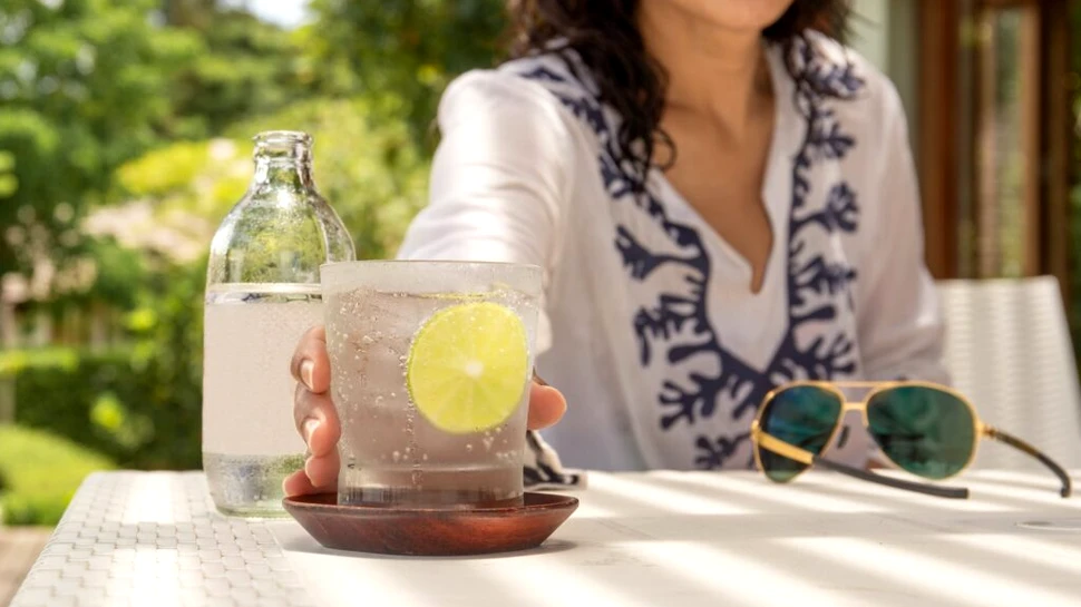 Apă plată sau carbogazoasă: Care este mai bună pentru sănătate?