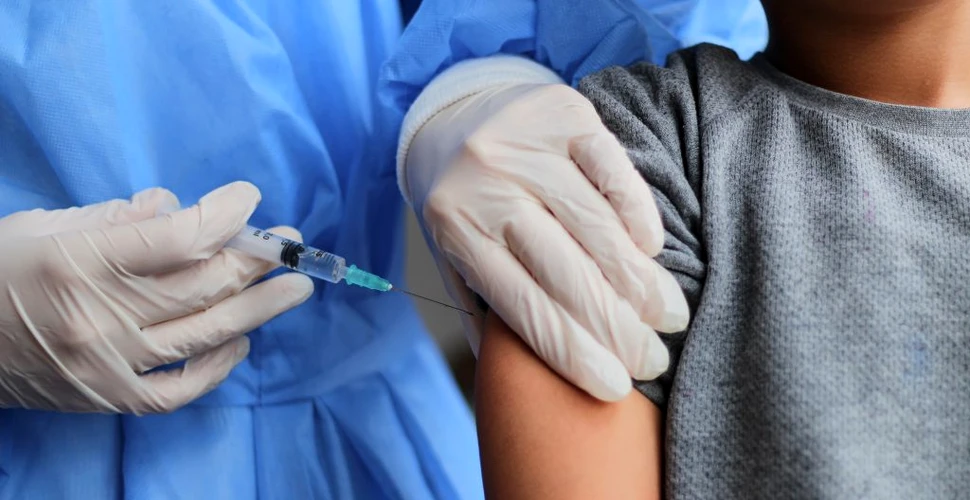 O țară din Europa începe vaccinarea contacților apropiați împotriva variolei maimuței