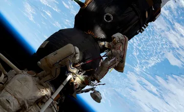 NASA neagă zvonurile că o astronaută a găurit cu intenție Stația Spațială Internațională