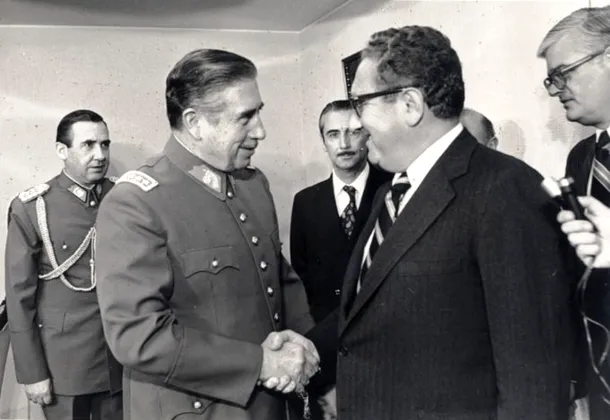 Augusto Pinochet într-o întâlnire cu Henry Kissinger.
