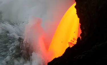 Faleza unei insule din Hawaii s-a prăbuşit din cauza curgerilor de lavă – VIDEO