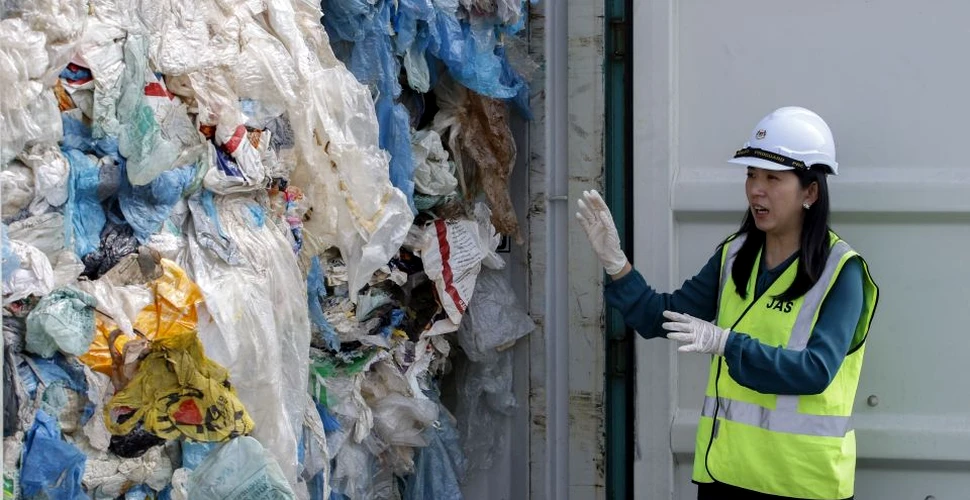 Sute de tone de gunoaie din plastic aruncate în Malaezia se vor reîntoarce în SUA, Marea Britanie şi alte state. ”Îndemnăm  aceste ţări să oprească transportul gunoiului către noi”