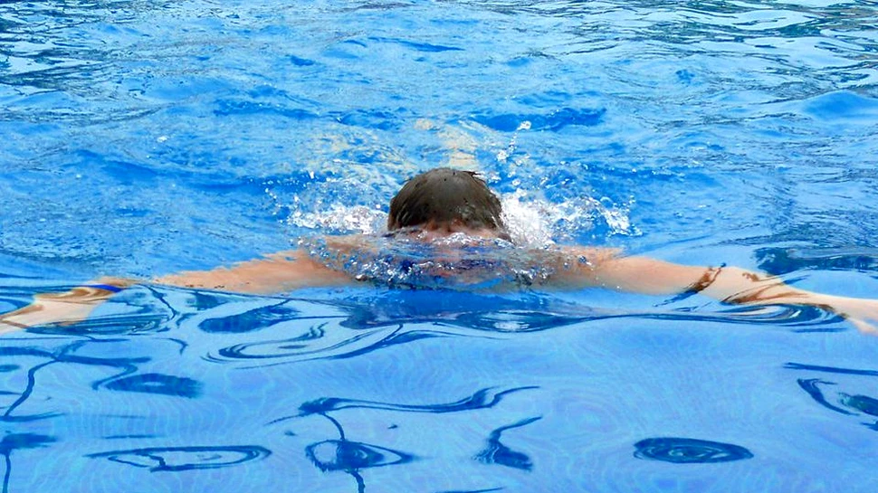 Caz medical în premieră după ce un băiat de 11 ani din SUA a căzut în cot într-o piscină