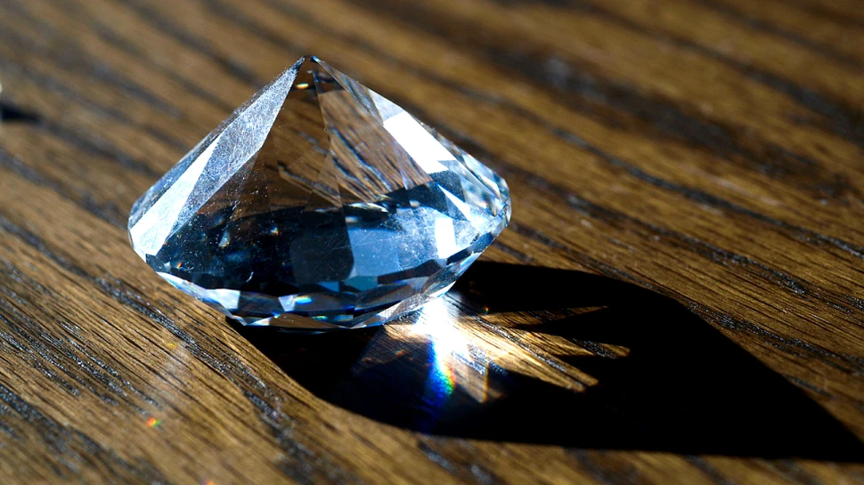 Deşeurile nucleare vor fi transformate în diamante care pot fi folosite pe post de baterii super eficiente
