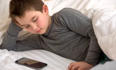 Ce efecte au telefoanele mobile asupra copiilor? Un nou studiu trage un semnal de alarmă