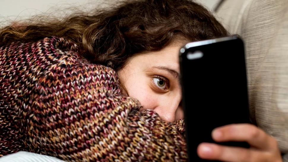Sănătatea neurologică a tinerilor, grav afectată de social media. Au început să dezvolte ticuri alarmante
