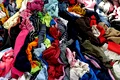 De ce unele branduri de lux distrug produse nevândute în loc să le vândă la reducere