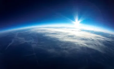 Imagini HD din spaţiu, surprinse de o cameră GoPro în cădere liberă către Terra – VIDEO