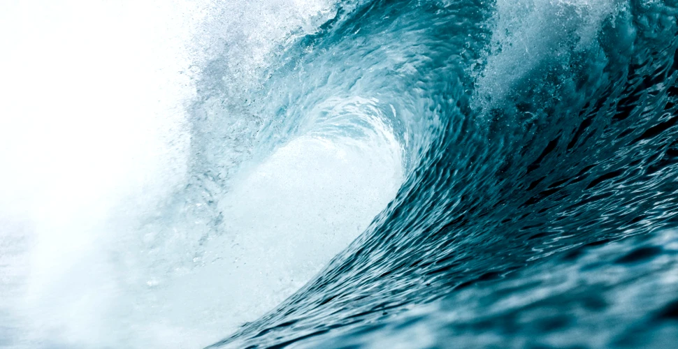 Un val cu înălţime RECORD a fost înregistrat în Oceanul Sudic. Ar fi putut ajunge la etajul opt al unei clădiri