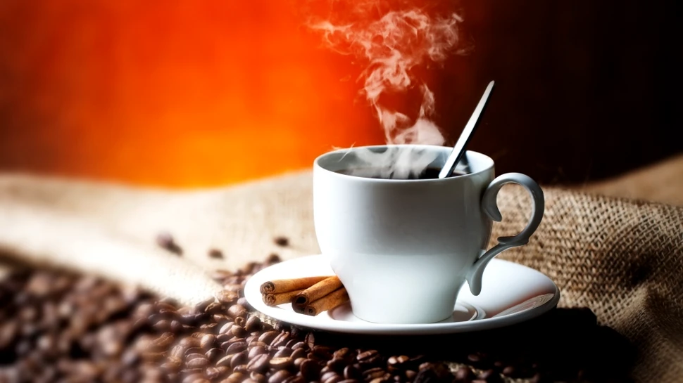 Cafeaua nu cauzează cancer, dar băuturile extrem de fierbinţi ar putea. Avertismentul OMS vine după o cercetare de lungă durată – FOTO