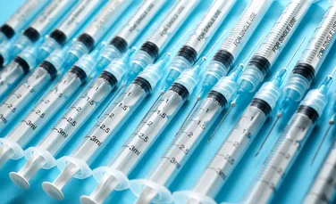 OMS avertizează că anul 2022 ar putea aduce o penurie globală de seringi